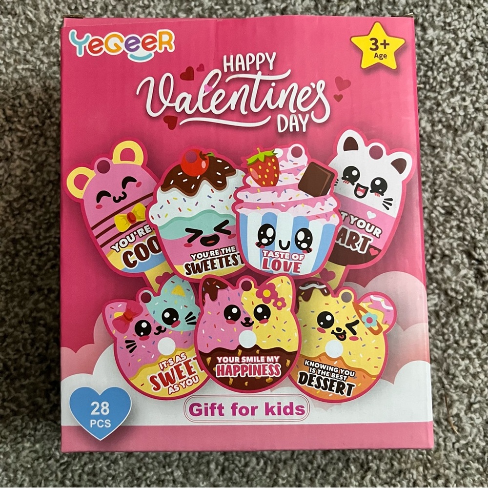 Valentine's Day Kids 28 pcs Toy Valentine Set - Squishy Keychains
